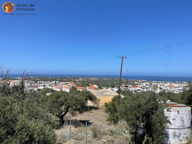 Old Hersonissos Kreta, Hersonissos: Grundstück in privilegierter Lage, ruhig mit freien Blick auf das Meer und im Hindergrund auf die Berge.